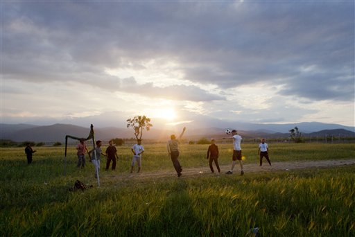 Germany Stops Dozens of Migrants Stowing Away to Britain