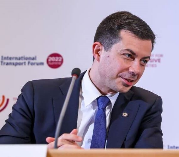 Airline CEOs, Buttigieg to Meet Virtually