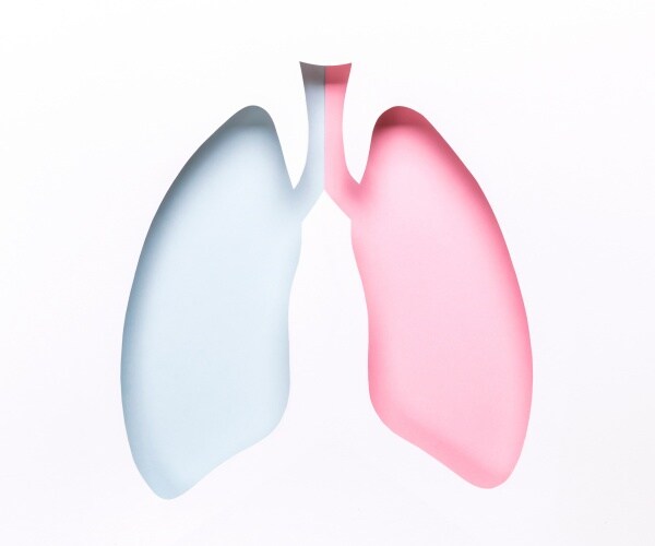 illustration of lungs, one healthy, one damaged
