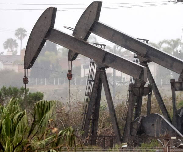 Oil Up 3% on Gaza Ceasefire Rejection, Fuel Stocks