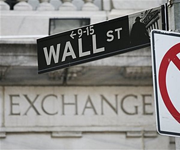 Stocks Fall as Dow Swings 500 Points on Trump Shutdown Threat