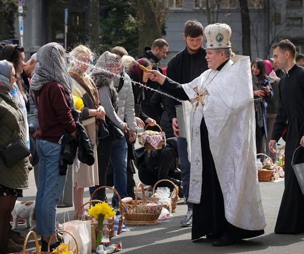 Ukraine Marks Orthodox Easter with Prayers for Those Trapped