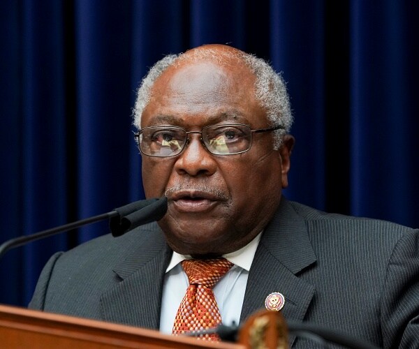 james clyburn speaks into microphone