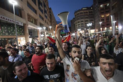 Demonstrators, Armenia Police Clash outside Station