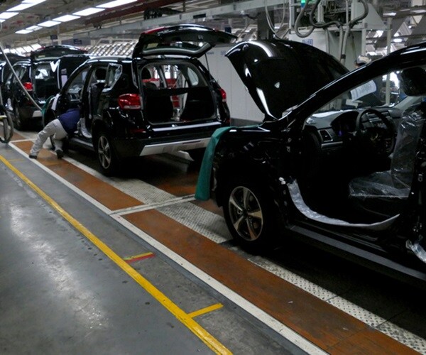 Coronavirus Raises Stakes as Auto Unions Ready for a Fight