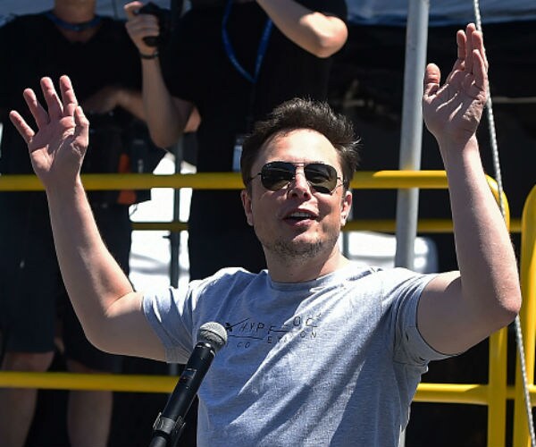 Report: SEC Subpoenas Tesla Over Musk's Tweets