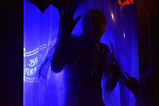 Take the Vapors: Londoners Buzz over Breathable Booze