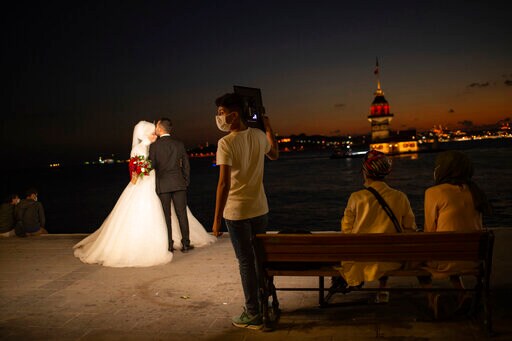 Istanbul Limits Size of Weddings, Parties as Virus Spreads
