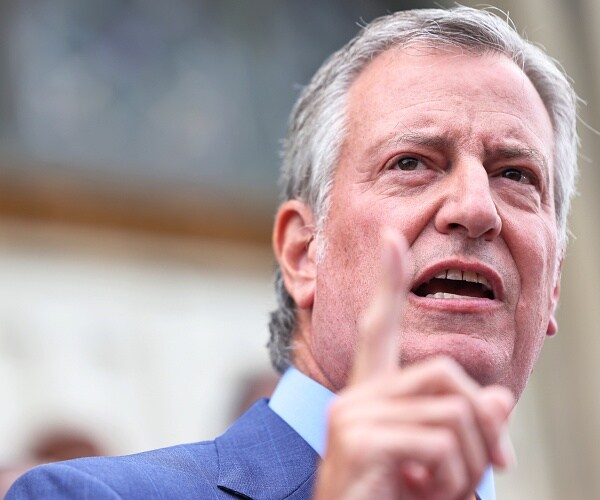 bill de blasio speaks to crowd