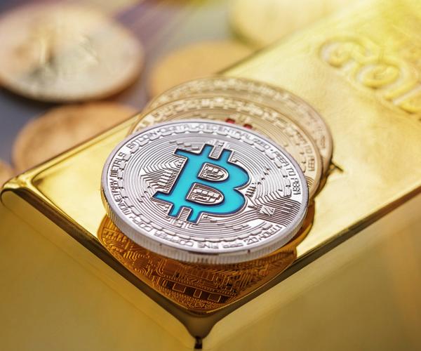 JPMorgan: Older Investors Go for Gold, Younger Ones Bitcoin