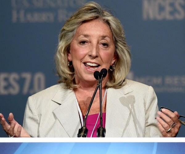 Dem Rep. Dina Titus Slams Trump's 'Short Fingers'