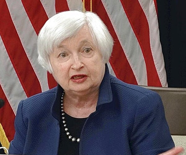 Yellen Brushes Aside Inflation 'Mystery' as Fed Eyes Rate Hike