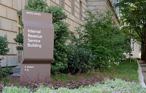 IRS Workers to Receive Bonuses of 1 Percent