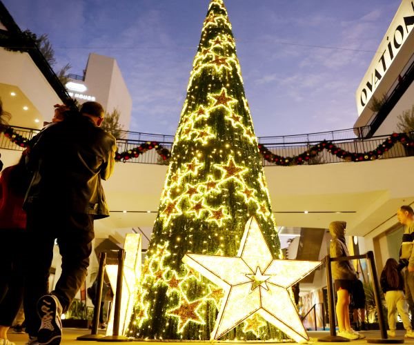 Holiday Retail Sales Up 7.6%