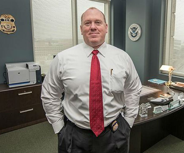 White House Honors Officer for Deporting Illegal Immigrants