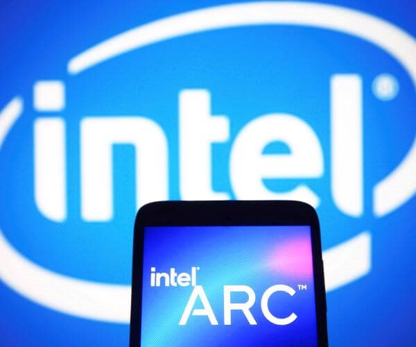 Intel, Brookfield to Invest up to $30B  in Arizona Chip Factories 