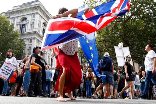 Pound Slides on Brexit, on Track for Lowest Close since 1985