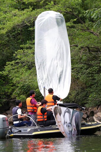 S. Korea Bans Flying of Leaflets toward N. Korea by Balloon