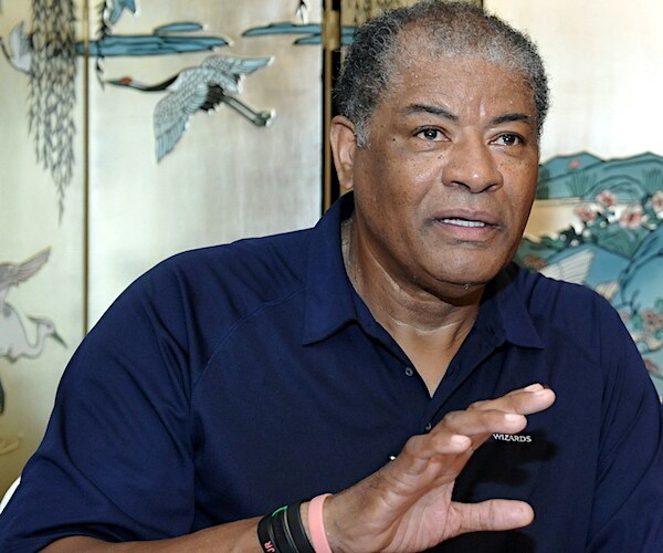 NBA Hall of Fame center Wes Unseld are seen during a press conference