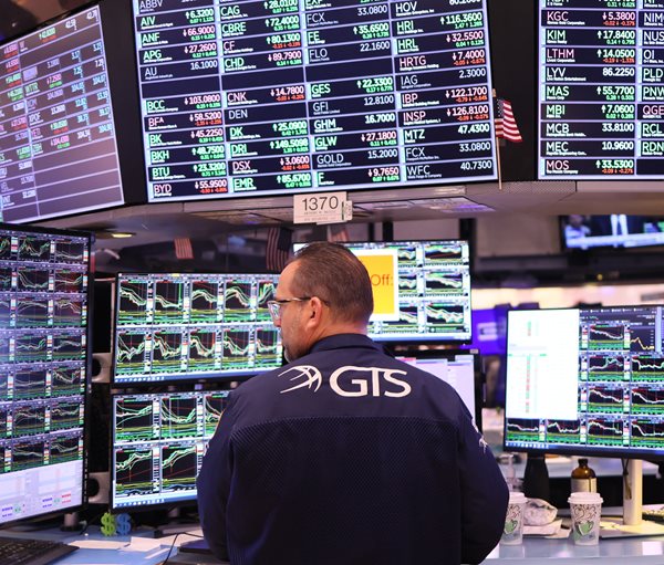 Stocks Drop as Mideast Tensions, Treasury Yields Weigh