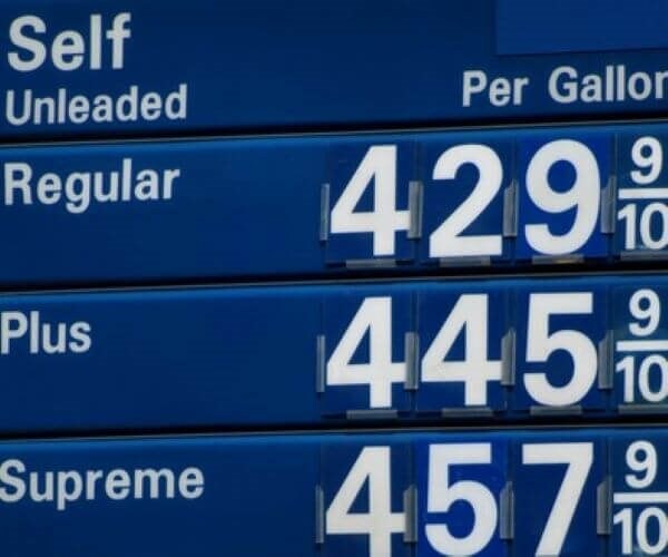 US Road Travel Falls 1.7% as Gas Prices Hit Drivers
