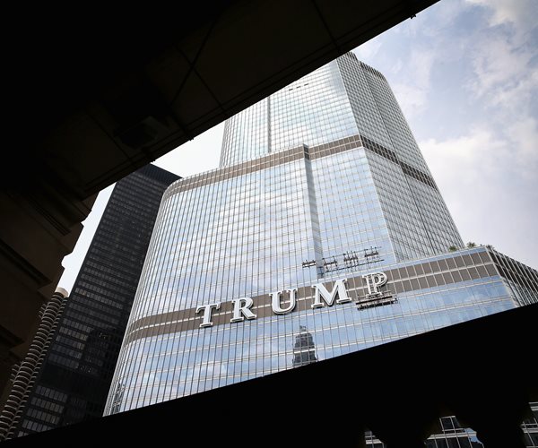 Trump towers Chicago