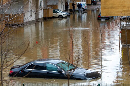 Snow, Heavy Rain in Balkans Cause Floods, Disrupt Traffic