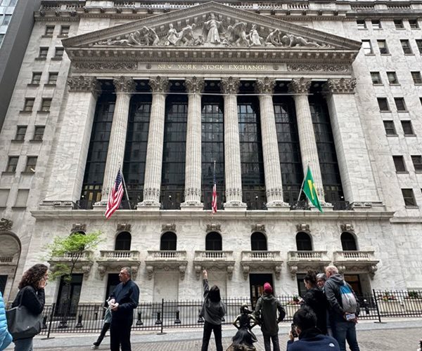 Stocks Rebound Friday But Are Down for the Week