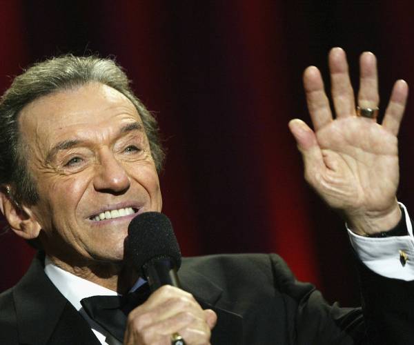 Norm Crosby, Comic Mangler of Language, Dies at 93