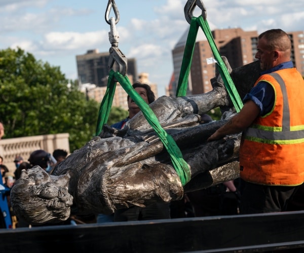 Spanish Towns Offer to Take in Statues Toppled in the US
