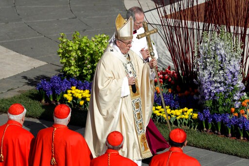 Pope Celebrates Easter Mass in Packed St. Peter's Square