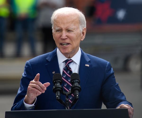 Biden Pushes New Bank Rules Without Congress
