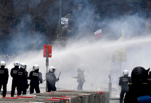 Water Cannon, Tear Gas at COVID-19 Protests in Brussels