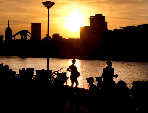 Trump Trade Tremors Dampen Confidence in German Economy