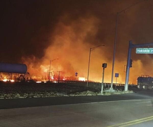 People Flee Into Ocean to Escape Hawaii Wildfire 