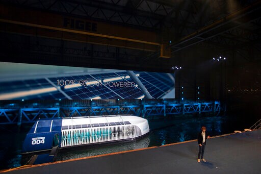 Dutch Inventor Unveils Device to Scoop Plastic out of Rivers