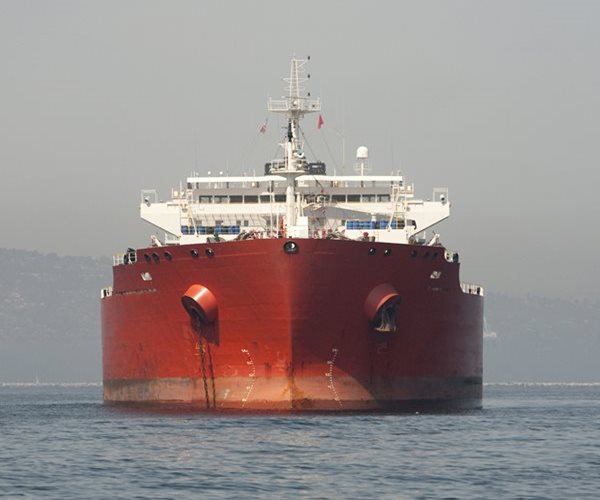 Oil Hits 4-Year Low, Coffee Falls as Trade War Escalates