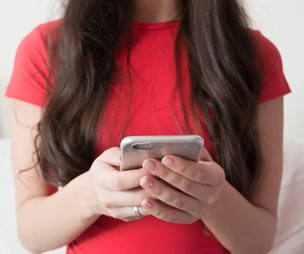 Accidental Wrong Number Text Goes Viral, Helps Family in Need