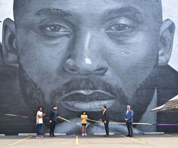 Kobe Bryant Crash Photo Lawsuit Now With Jury