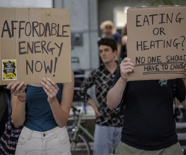 Britain Borrows Big Again to Ease Energy Shock