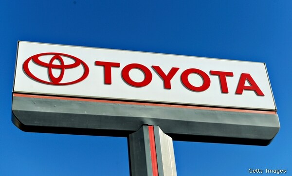 Toyota Recalls 466,000 Cars, Vans for Spare Tire, Braking Issues