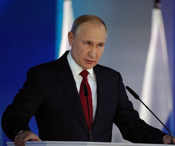 Putin Engineers Shakeup That Could Keep Him in Power Longer
