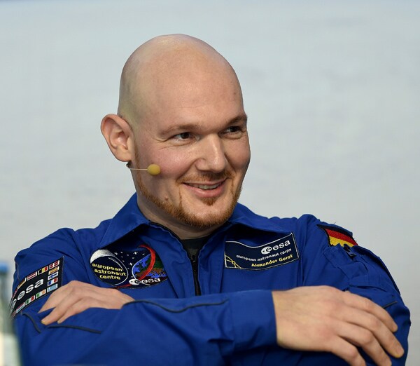 Alexander Gerst, Astrophotobug, Posts Array of Images (Video)