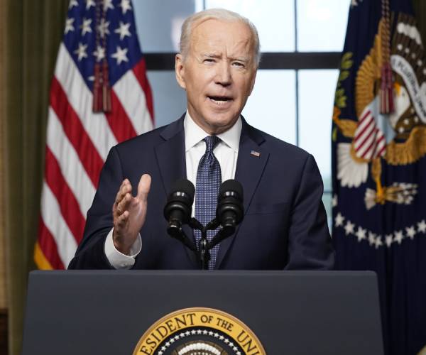 biden at the presidential lecturn