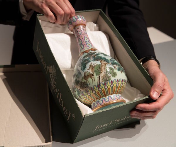 Qing Dynasty Vase Worth $600K Found in Shoebox in Attic
