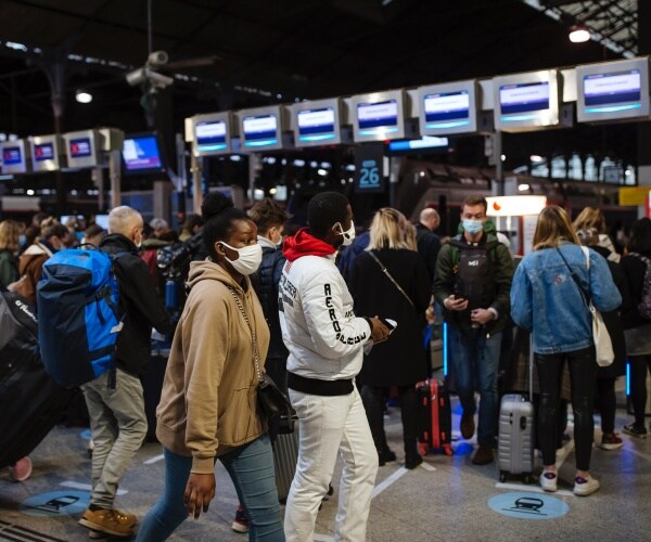 Thousands Flee Paris Ahead of New COVID Lockdown