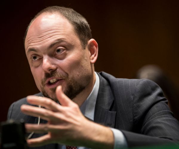 McCain Pallbearer A Sworn Putin Foe Who Survived Two Poisonings