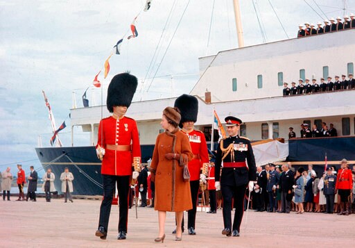 Note Says Britain's Queen 'naturally' Wanted New Royal Yacht