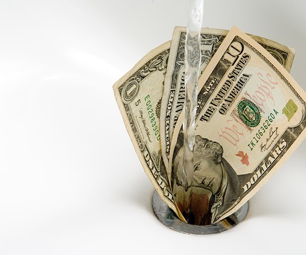 Midlife Wealth Shock May Raise Death Risk, Study Finds