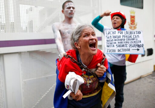 Venezuela Students Blocked in Protest March to Military Base